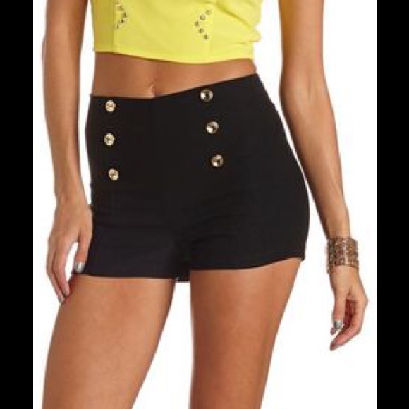 Black fitted shorts .