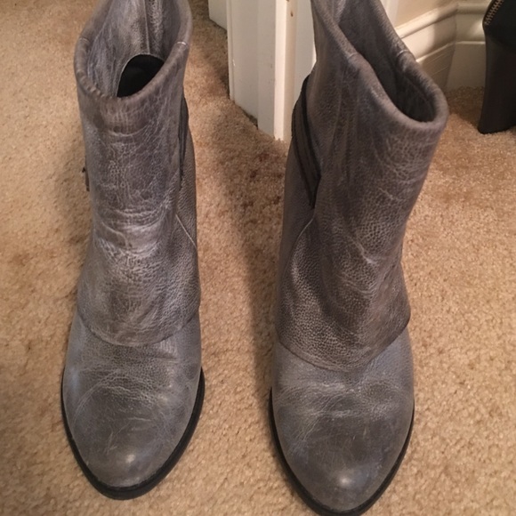 Trendy charcoal boots