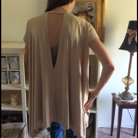 Deep V Back Top - Picture 2 of 4