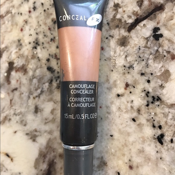 Cover FX Camouflage concealer in Medium