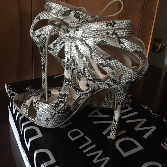 Shoes - Natural/Snake print tie up shoes