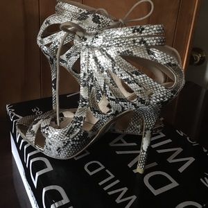 Natural/Snake print tie up shoes