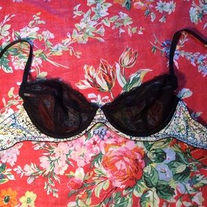 Sheer lace bra with floral details