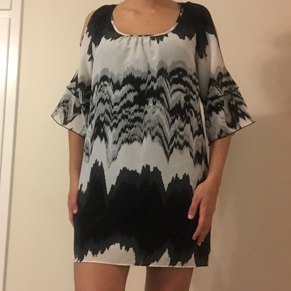 Glam black and white cutout sleeve dress