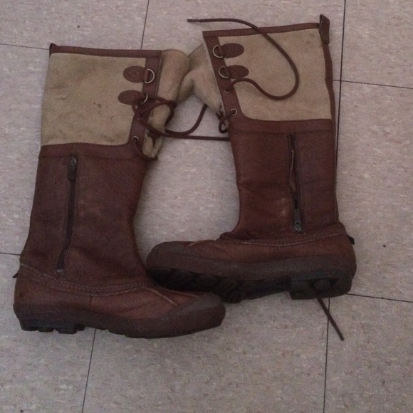 Size 8.5 Uggs high top boots