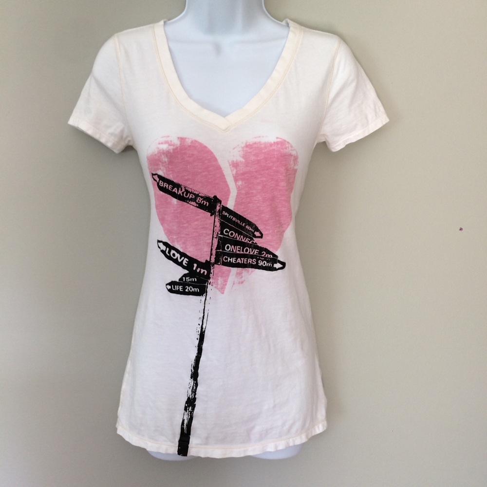 American Eagle short sleeve tee.