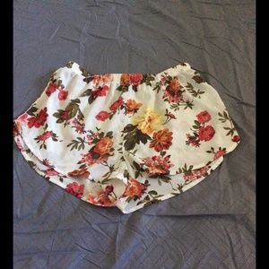 Beautiful flowered shorts 🌸