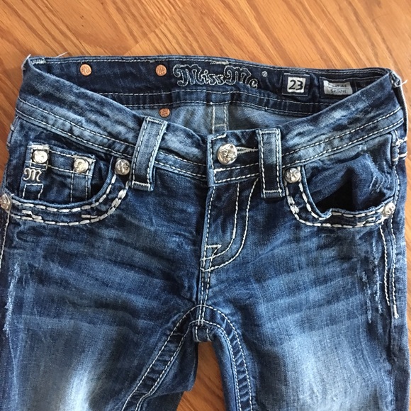 Almost new Miss Me jeans - Picture 2 of 4