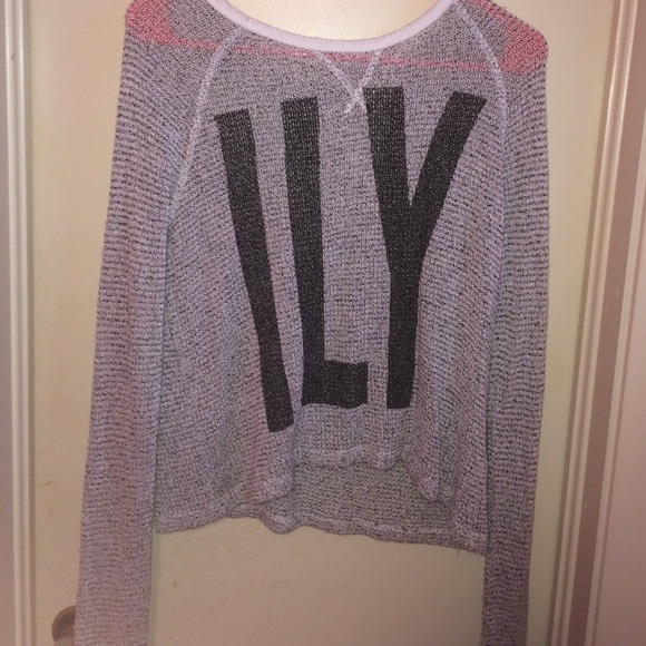 Long sleeve "ILY" top