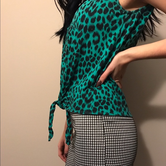 Forever 21 Printed Self-Tie Button Up Shirt - Picture 2 of 4