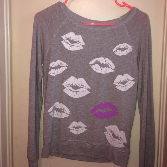 Long sleeve grey top