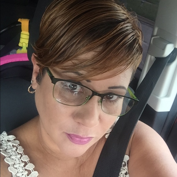 Meet your Posher, Nydia - Picture 2 of 2