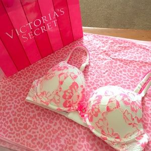 VS Body by Victoria Push-Up Bra