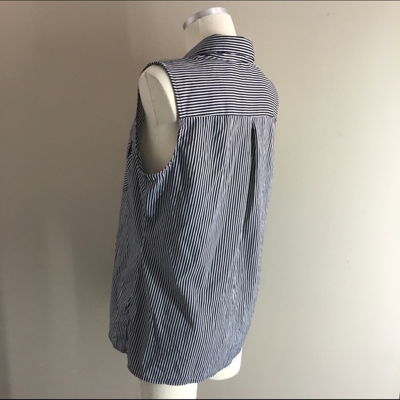 Sleeveless button down - Picture 2 of 3