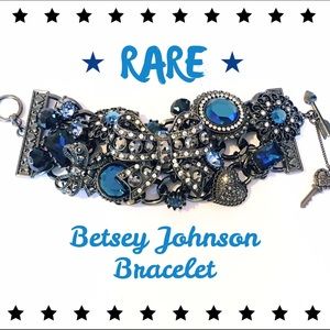 🎉SALE🎉RARE Betsey Johnson Wide Toggle Bracelet
