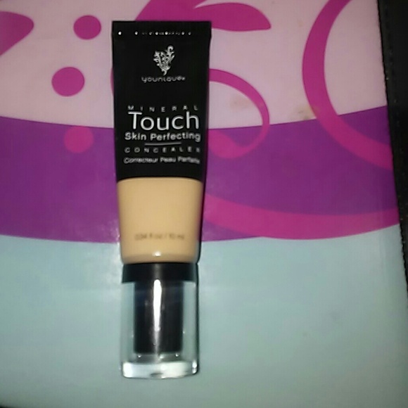 Younique skin perfecting concealer