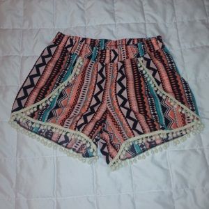 🔴sold🔴Tribal print Pom Pom shorts