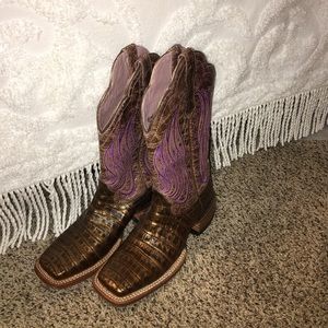 Ariat size 6B Caiman Alligator boots worn once.