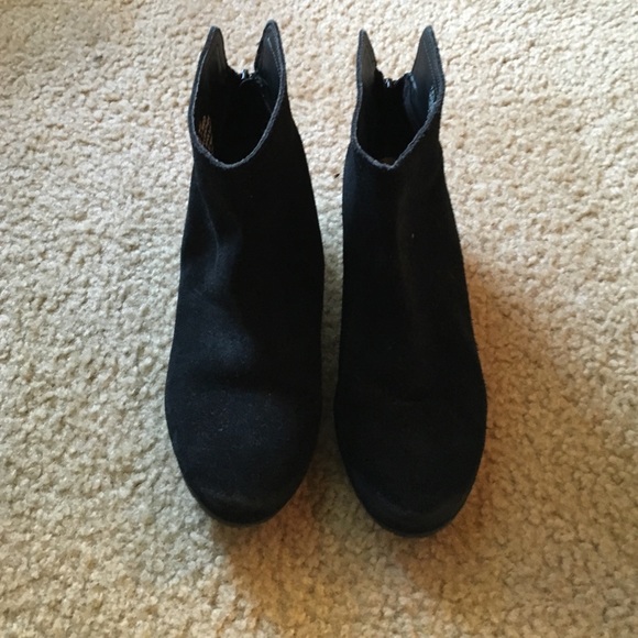 Black leather Kenneth Cole ankle boots