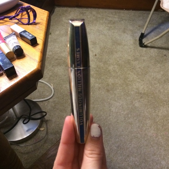 Lóreal voluminous million lashes - Picture 2 of 3