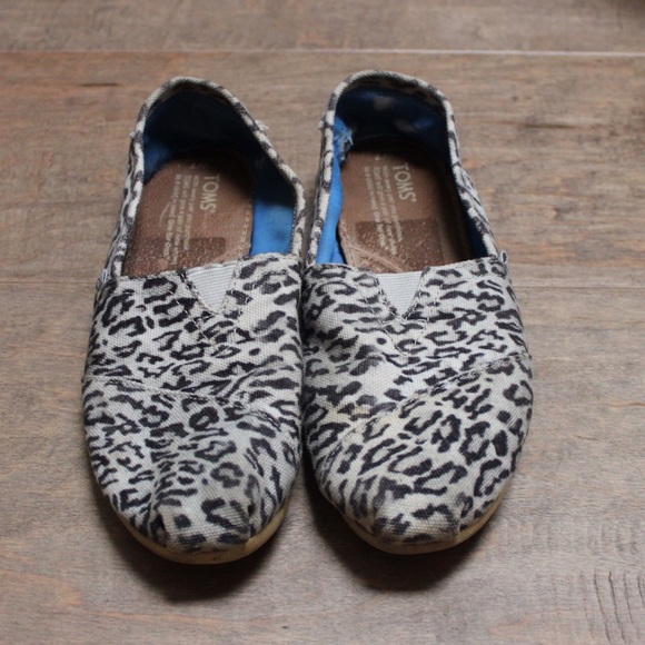 Leopard print Toms shoes