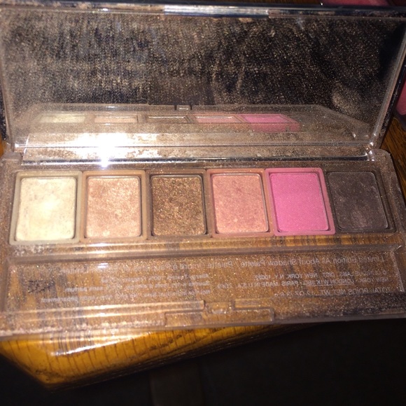 Clinique eyeshadow palette - Picture 1 of 2