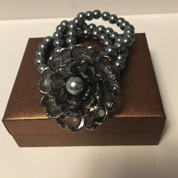 NWT Beaded with large flower bracelet