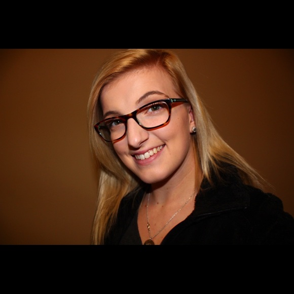 Meet your Posher, Makayla - Picture 2 of 2