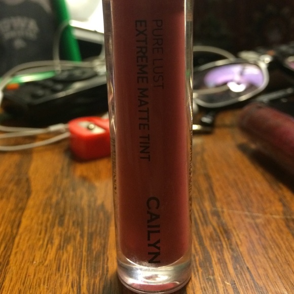Cailyn extreme matte tint - Picture 1 of 3