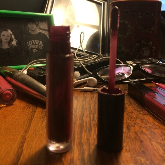 Cailyn tinted lip gloss - Picture 2 of 3