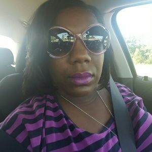 Meet your Posher, Simone