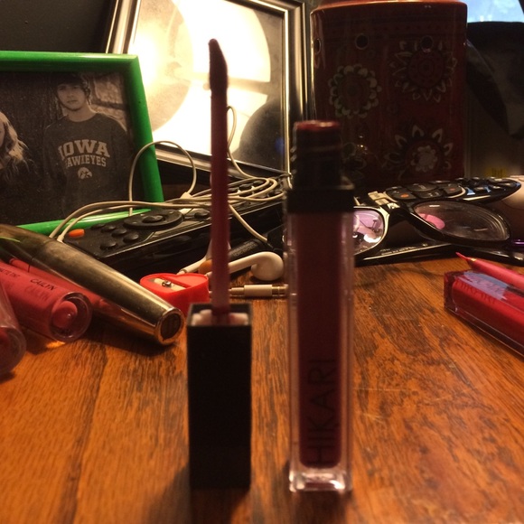 Hikari lip gloss - Picture 2 of 3