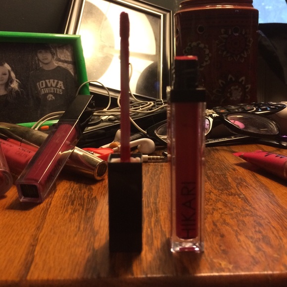 Hikari lip gloss - Picture 2 of 3