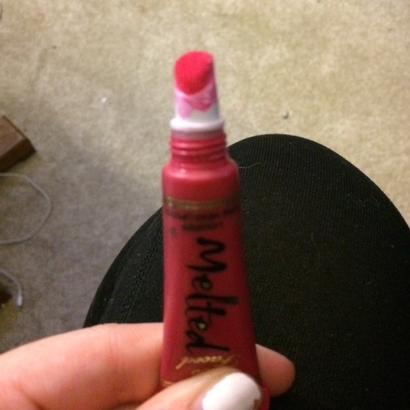 Too faced melted candy lipstick - Picture 2 of 3