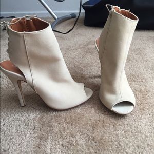 Chinese laundry booties size 6 1/2