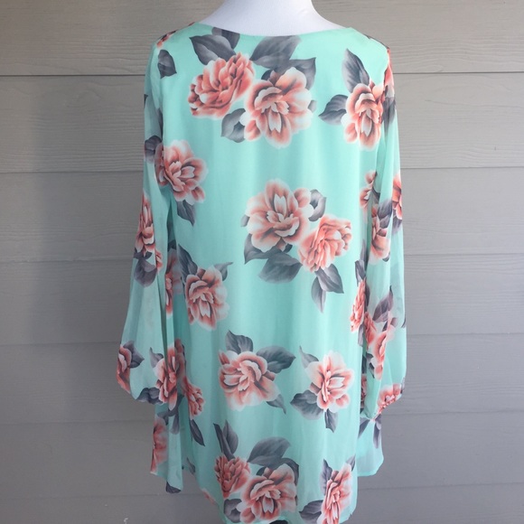 Beautiful blue dress with flowers - Picture 2 of 3