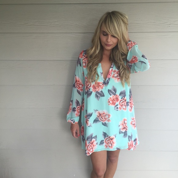 Beautiful blue dress with flowers - Picture 3 of 3