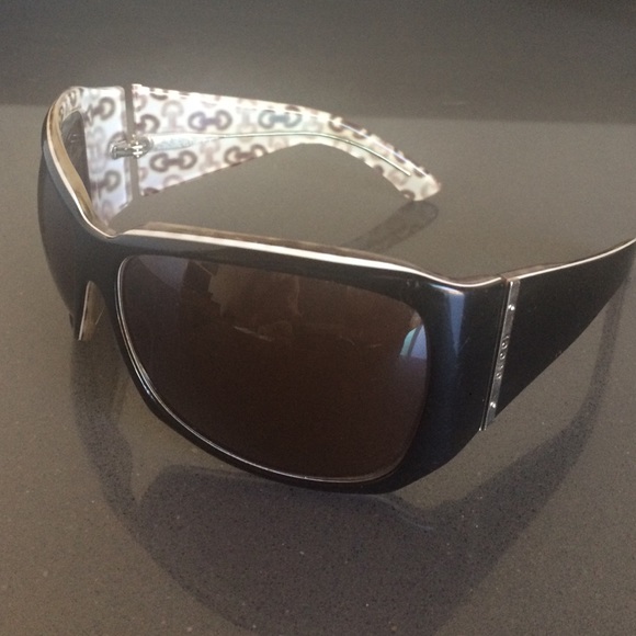 Gucci - authentic - black sunglasses