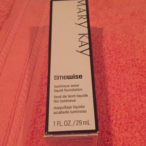 MARY KAY luminous-wear liquid foundation