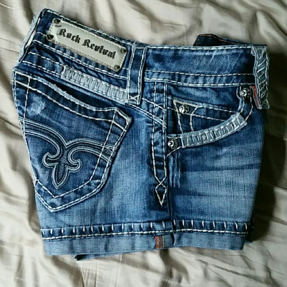 Rock Revival. Amy. Short. 25.