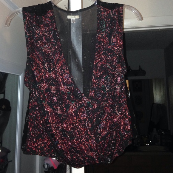 Urban Outfitters Small Shirt $8 - Picture 2 of 4