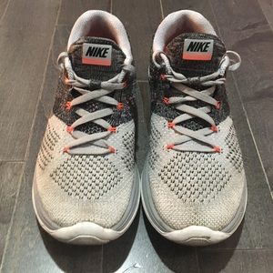 Nike women's flyknit shoes