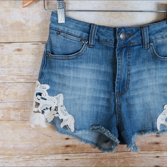 🔴SOLD🔴Blue mid rise jean shorts - Picture 3 of 3