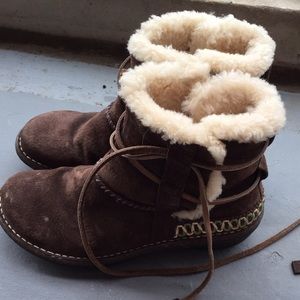 Super cute UGG short booties size 8