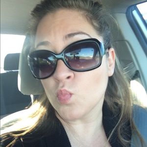 Meet your Posher, Laurie