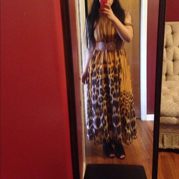 Sleeveless printed maxi dress with belt. Clearance - Picture 4 of 4
