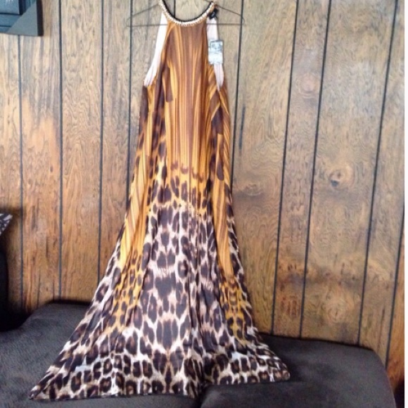 Sleeveless printed maxi dress with belt. Clearance - Picture 3 of 4