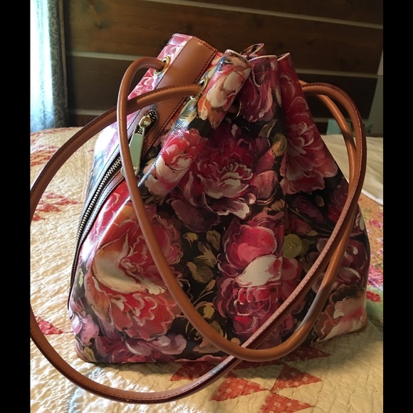 Brahmin bag like new condition. No signs of wear.