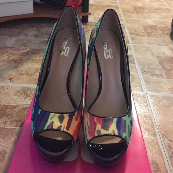 Heels - Picture 2 of 4