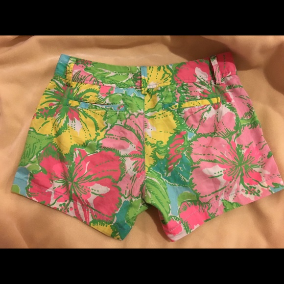 Lower on Ⓜ️ Lilly Pulitzer Callahan shorts size 2 - Picture 2 of 3